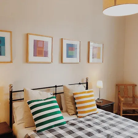 Plaza Universidad Apartment *